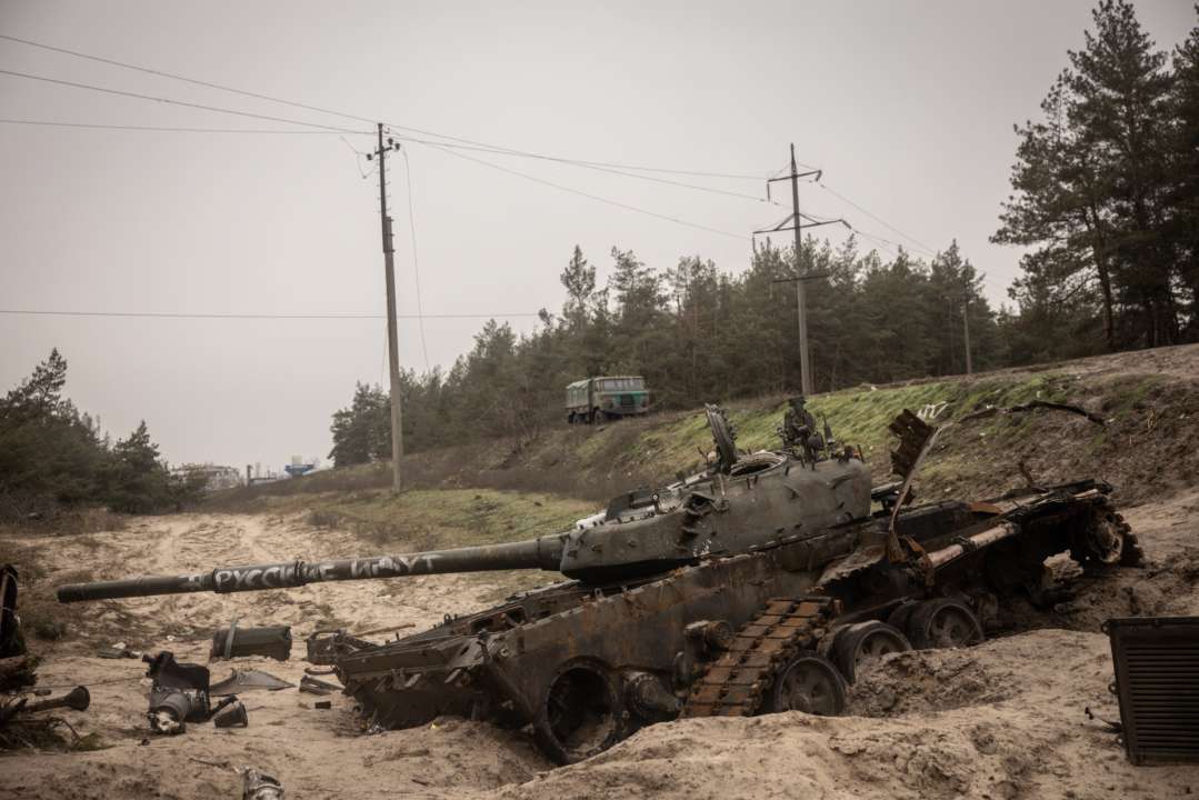 Окупанти розпочали наступ, але їхній успіх малоймовірний / Фото: Getty Images Підбитий танк росіян