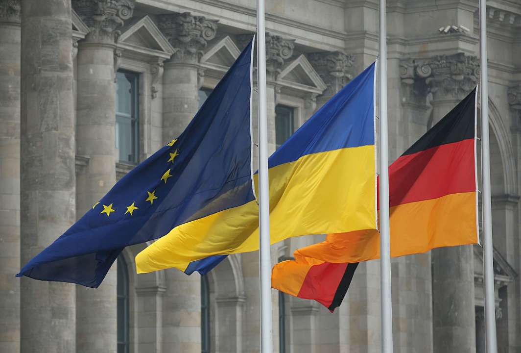 Флаги ЕС, Украины и Германии