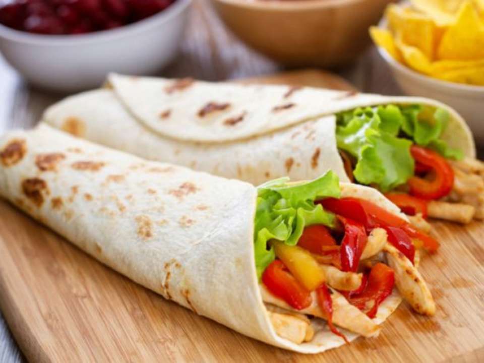 Быстро, вкусно и сытно: ролл с курицей и овощами Быстро, вкусно и сытно: ролл с курицей и овощами