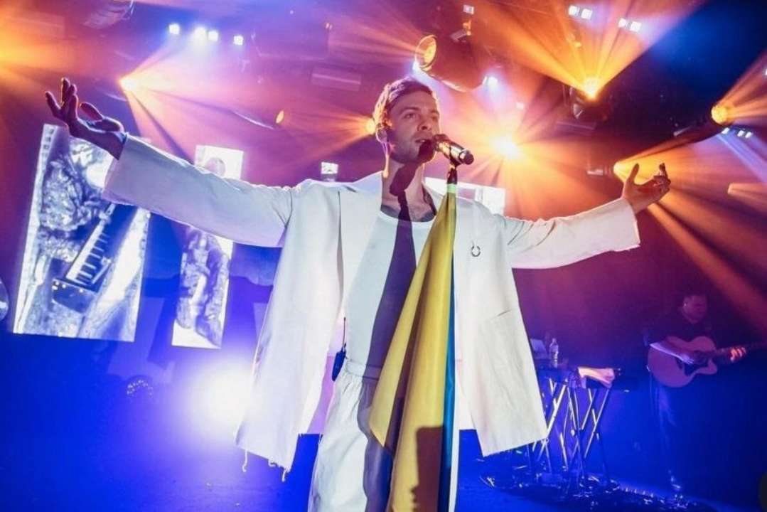 Макс Барських презентував своє шоу "Зорепад" на YouTube / Фото: Instagram/max_barskih До Дня Державного прапора України Макс Барських презентував своє шоу "Зорепад" на YouTube