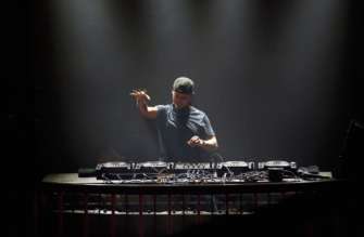 Netflix выпускает фильм о диджее Avicii / Фото: Rich Polk/Getty Images От невероятной популярности до трагической смерти: Netflix выпускает фильм о диджее Avicii