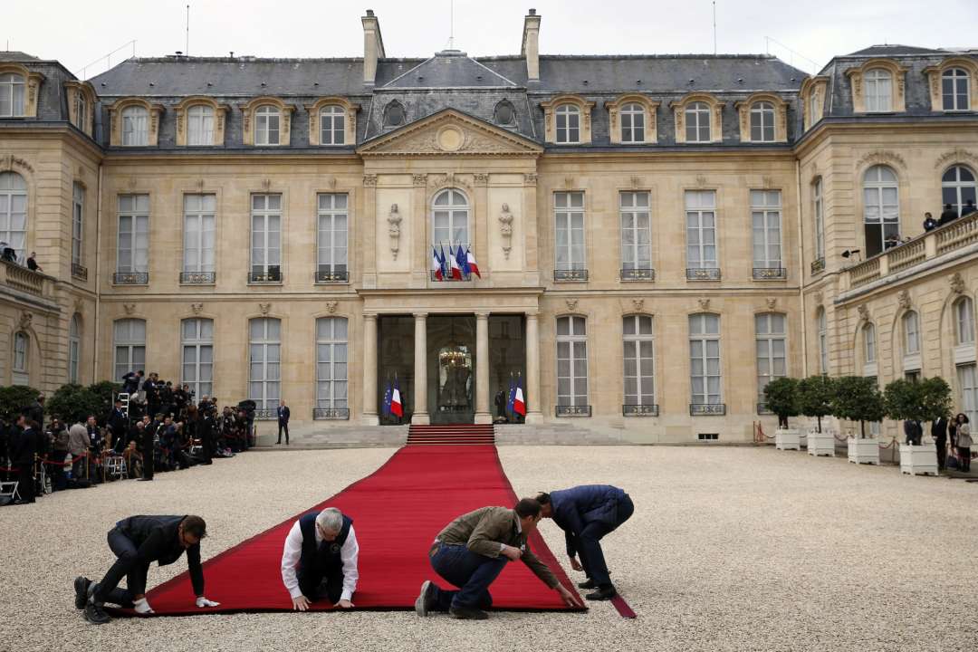 Фото: Getty Images/Автор — Thierry Chesnot Бибер уговорил президента Франции показать ему Елисейский дворец