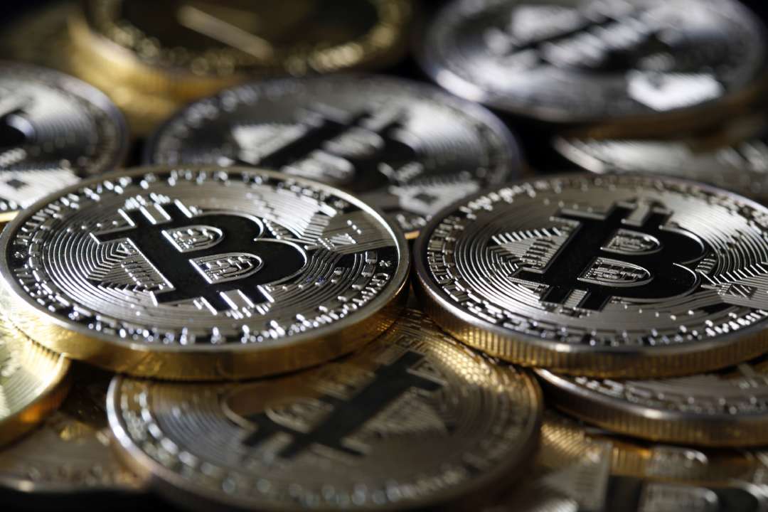 Майже $70 тисяч за віртуальну монету: Bitcoin продовжує бити рекорди