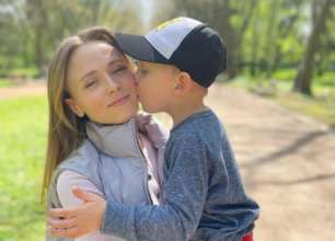 Головна героїня "Сватів" Кошмал розповіла, якою мовою розмовляють у її родині/Фото: Instagram Головна героїня "Сватів" Кошмал розповіла, якою мовою розмовляють у її родині/Фото: Instagram