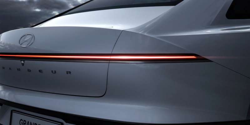 Фото: Hyundai Hyundai показала вражаючі функції преміального седана Grandeur. Відео