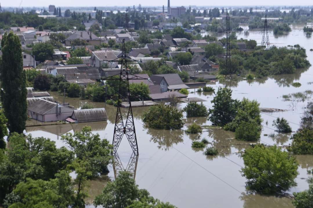 Перед підривом Каховської ГЕС росіяни глушили зв’язок/Фото: Getty Images Перед підривом Каховської ГЕС росіяни глушили зв’язок/Фото: Getty Images
