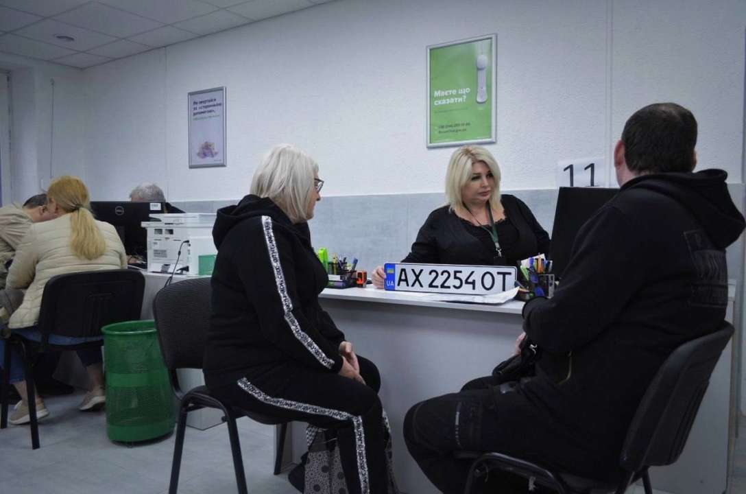 У Харкові відкрили перший в Україні сервісний центр МВС в укритті/Фото: mvs_ukraine Перший в Україні сервісний центр МВС в укритті з'явився у Харкові
