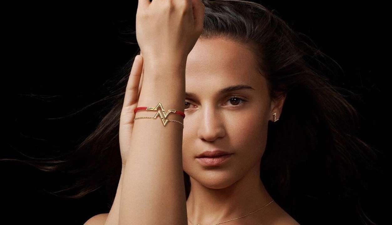 Люди раскритиковали новые украшения Louis Vuitton за спорный дизайн/Фото: Instagram/Автор: louisvuitton Louis Vuitton