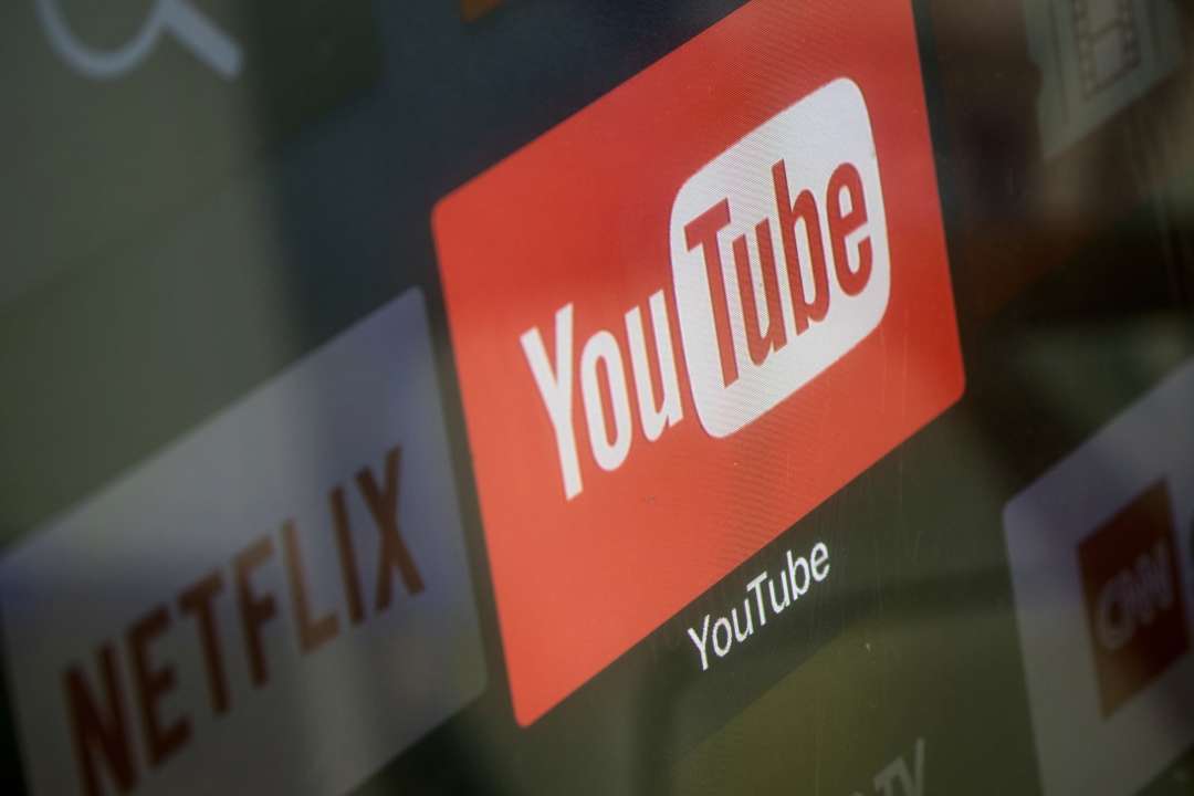 У YouTube з'явилися автоматичні субтитри українською мовою/Фото: Getty Images YouTube