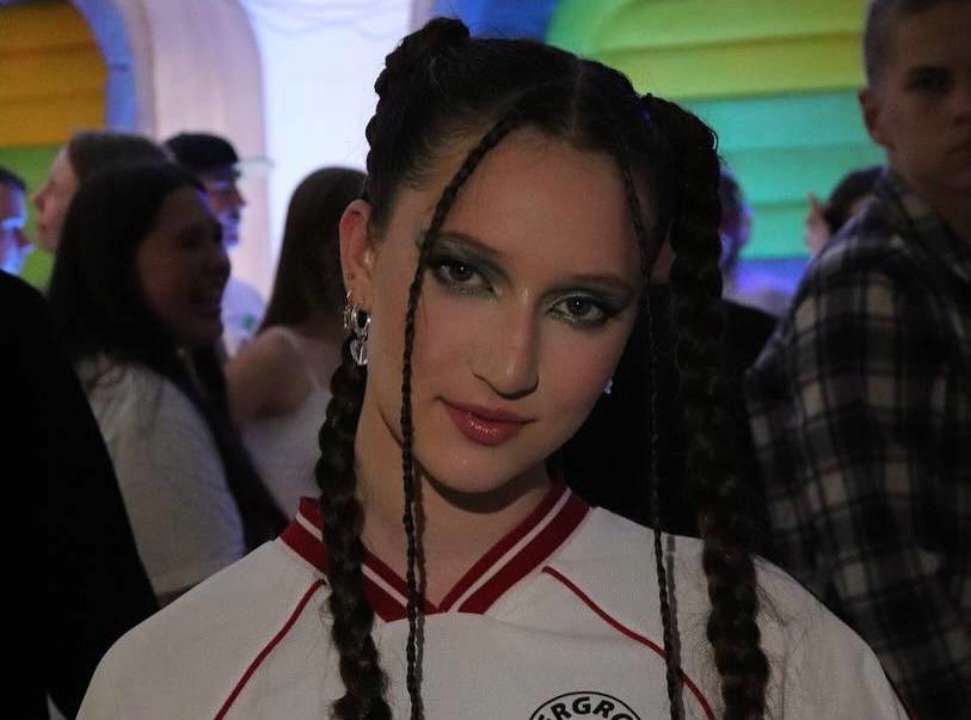 Харківська співачка RONY / Фото: instagram.com/rony_official.ua RONY презентує дебютний трек "Ігнорую SMS" про підліткові розбиті серця