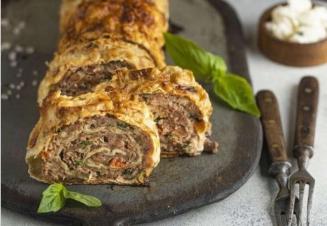 Рулет из лаваша с мясом