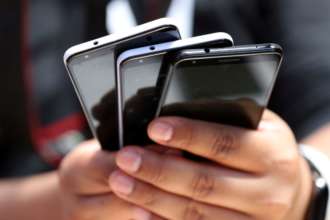 Топ-10 самых мощных Android-смартфонов среднего класса/Фото: Getty Images Смартфоны