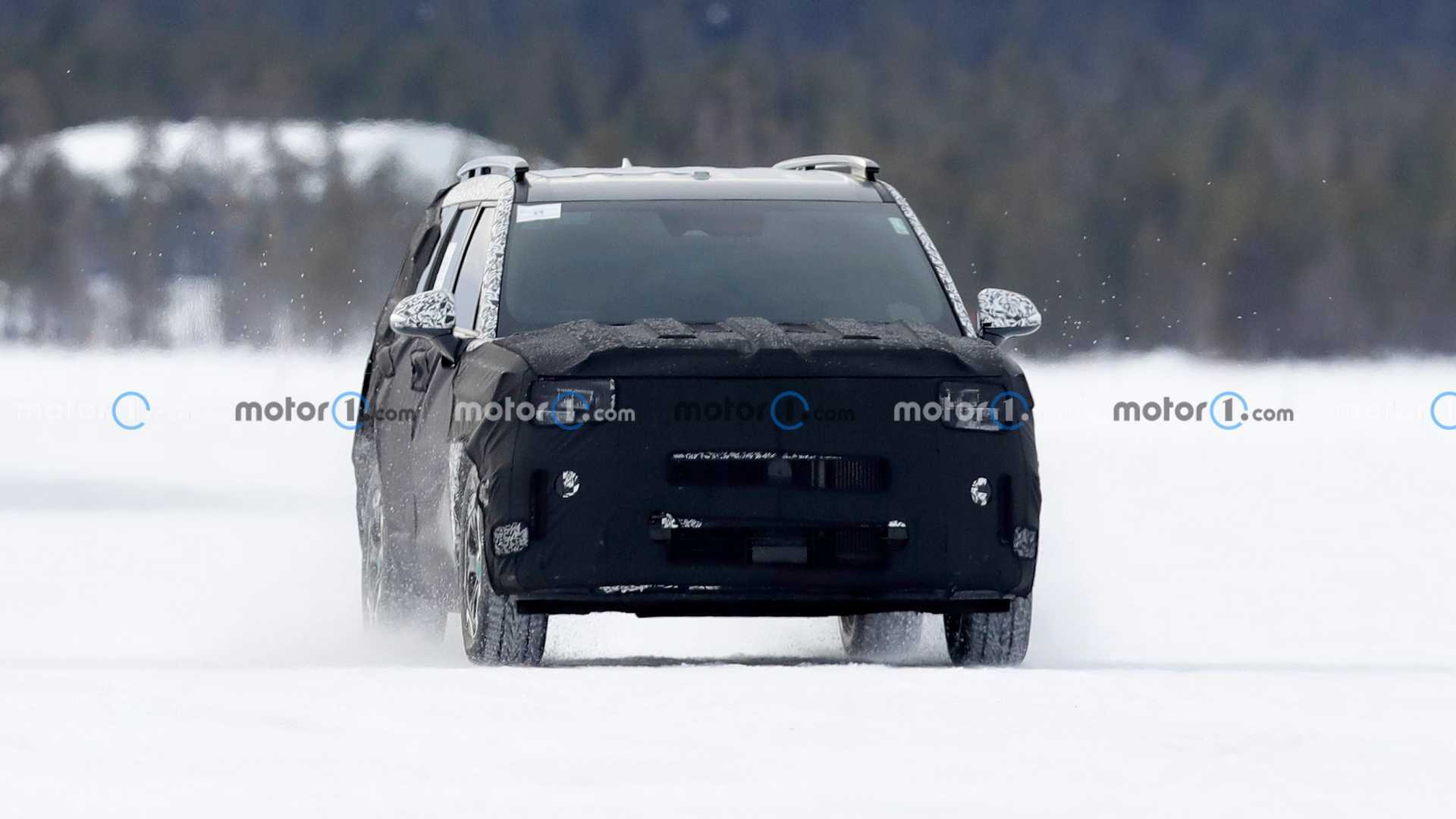 Фото: Motor1 Появилось шпионское видео с тестирований нового "квадратного" Hyundai Santa Fe