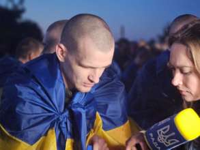 Українці, звільнені з полону 25 червня/Фото: Володимир Зеленський Українці, звільнені з полону 25 червня/Фото: Володимир Зеленський