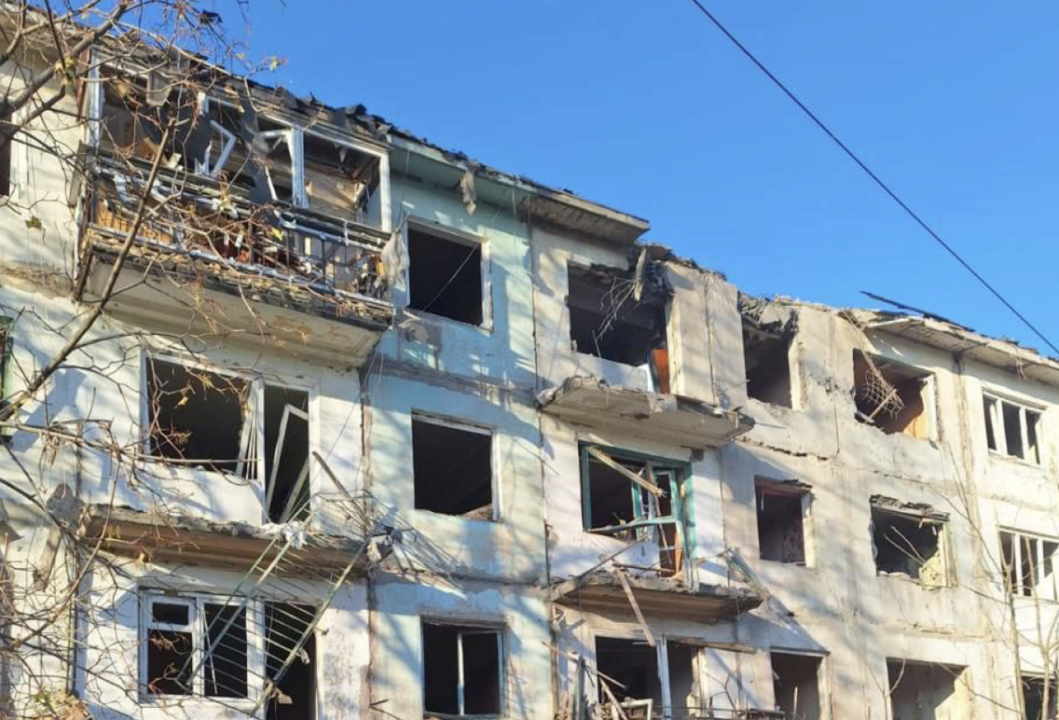 Щонайменше 3 людини загинули і 2 поранені внаслідок сьогоднішніх обстрілів Покровського району Внаслідок обстрілів Покровського району загинули три людини