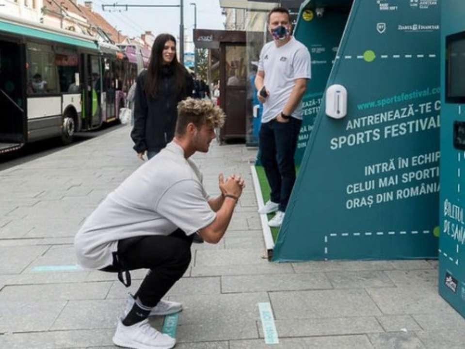 Фото: Instagram/sportsfestival У румунському місті квиток на автобус можна отримати за присідання
