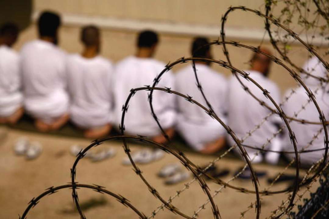 Долгожданное освобождение: по ошибке заключенного на 43 года американца выпустили на свободу/Фото: John Moore/Getty Images Ошибка ценой более 40 лет жизни: американец отсидел в тюрьме за убийство, которое не совершал