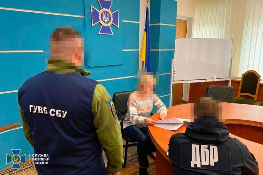 Вона виправдовувала збройну агресію рф проти України та заперечувала військові злочини російських окупантів
