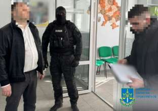 У Чернігівській області викрили начальника ТСЦ МВС, який вимагав хабарі з підлеглих / Фото: t.me/press_kobl У Чернігівській області викрили начальника ТСЦ МВС, який вимагав хабарі з підлеглих / Фото: t.me/press_kobl