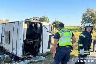 На Хмельниччині у ДТП потрапив автобус з дітьми/Фото: Нацполіція На Хмельниччині у ДТП потрапив автобус з дітьми: є загиблі