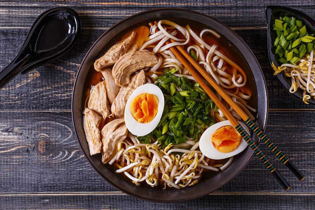 Ароматный рамен с курицей/Фото: istockphoto Для любителей азиатской кухни: пикантный рамен с курицей