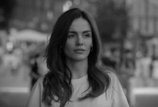 MamaRika випустила новий кліп/Фото: скрін відео Біль багатьох українців: MamaRika представила новий кліп на зворушливу пісню "Як ти там живеш"