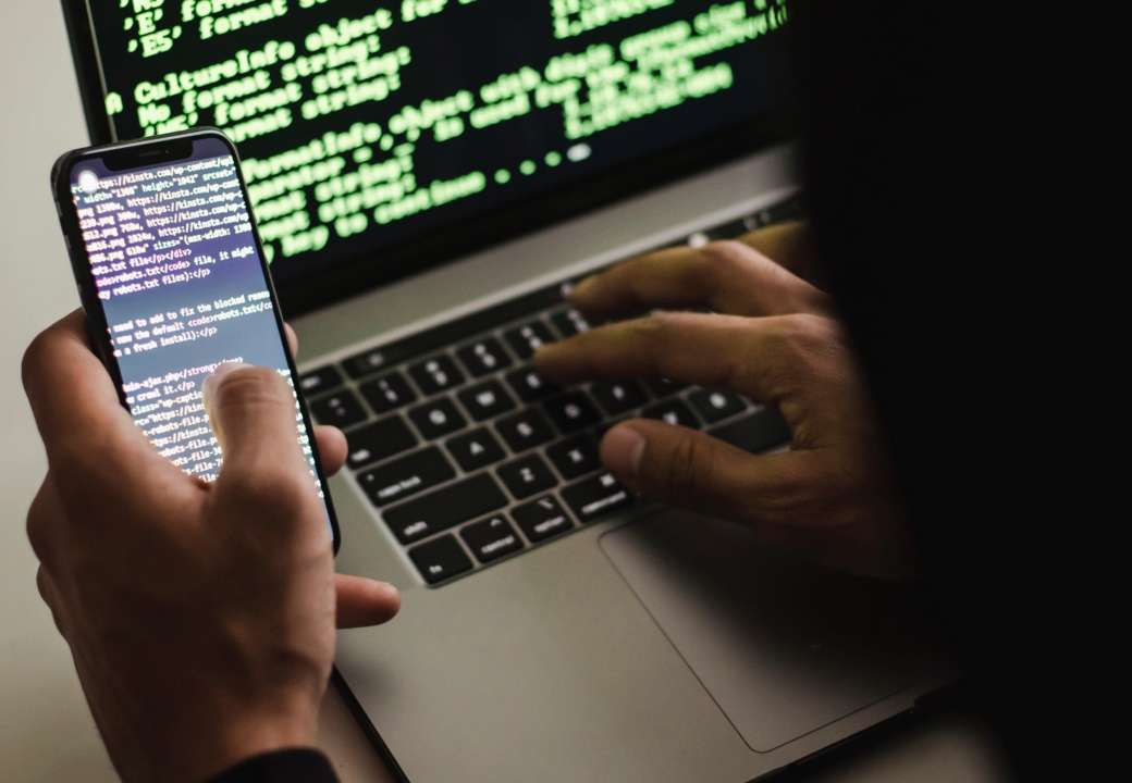 Месяц кибербезопасности: как защитить себя от дезинформации и мошенников