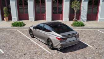 Фото: Toyota Стильно, практично, экономично: Toyota представила девятое поколение Camry