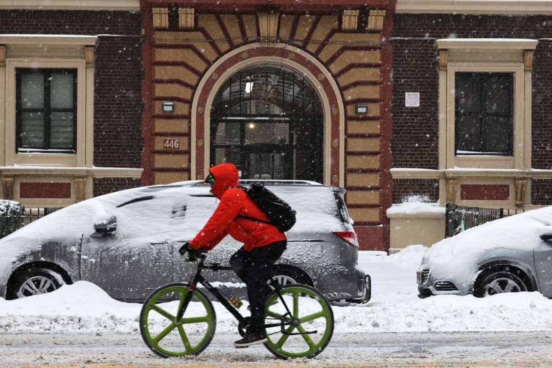 На Калифорнию обрушилось рекордное количество снега/Фото: Michael M. Santiago for Getty Images Снег