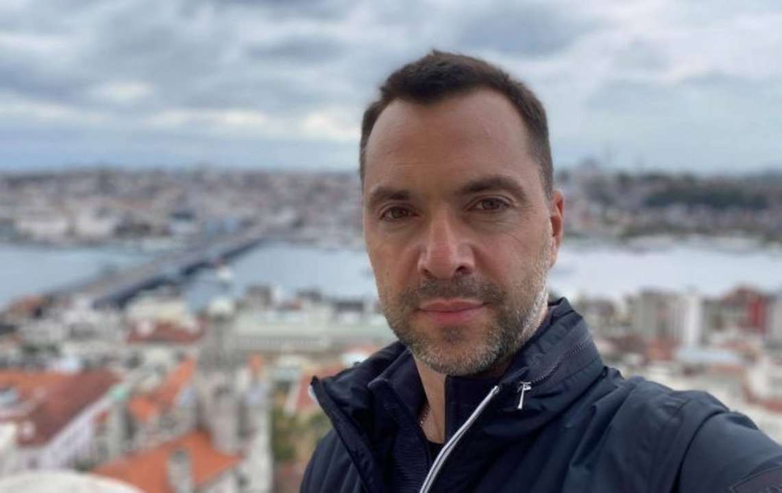 Арестович заявил, что россияне готовятся сдать Херсон/Фото: Facebook Внештатный советник Офиса президента Алексей Арестович