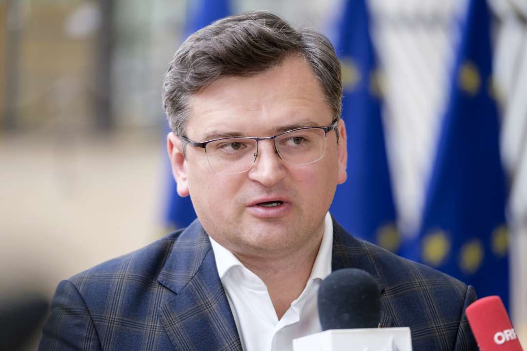 Кулеба заявил, что путин только увеличит давление на ЕС, если он пойдет им на уступки/Фото: Thierry Monasse/Getty Images Министр иностранных дел Украины Дмитрий Кулеба