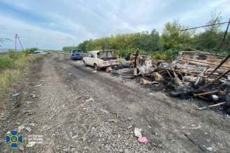 На Харківщині знайшли колону розстріляних авто. Фото: Телеграм СБУ колона авто