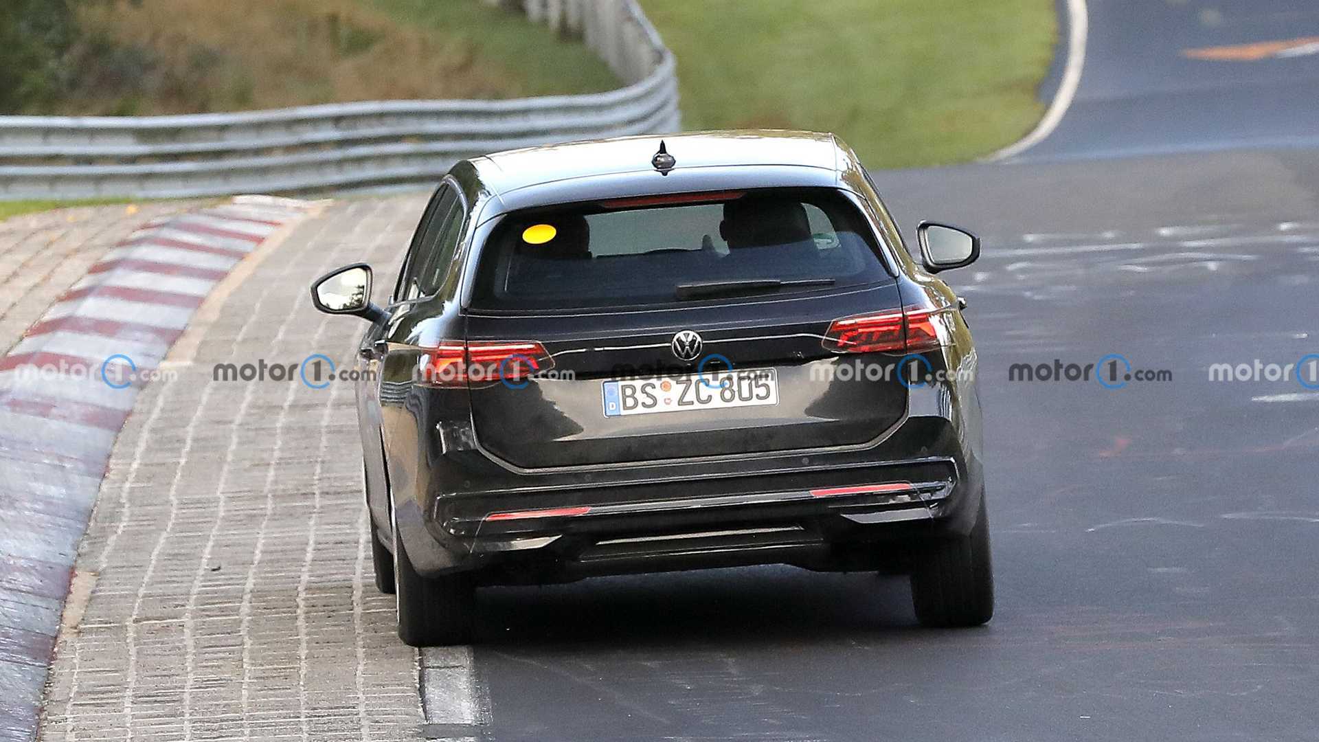 На тестах сфотографировали новый Volkswagen Passat/Фото: Motor1 VW