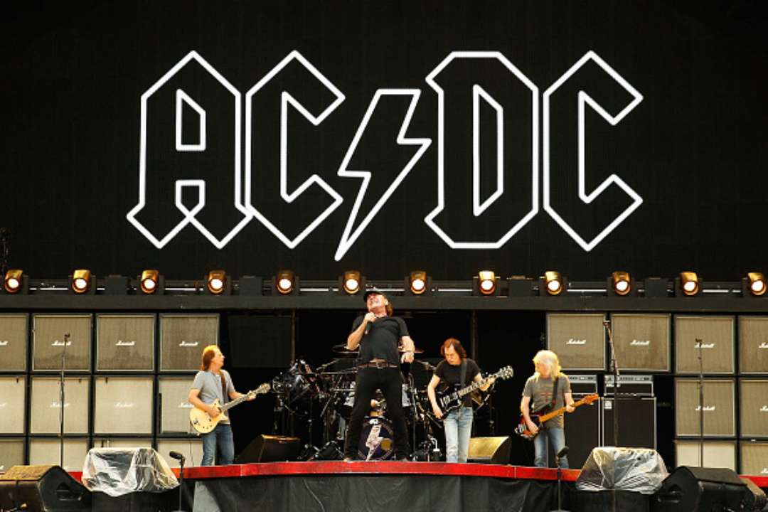 Легендарний рок-гурт AC/DC повернеться на сцену