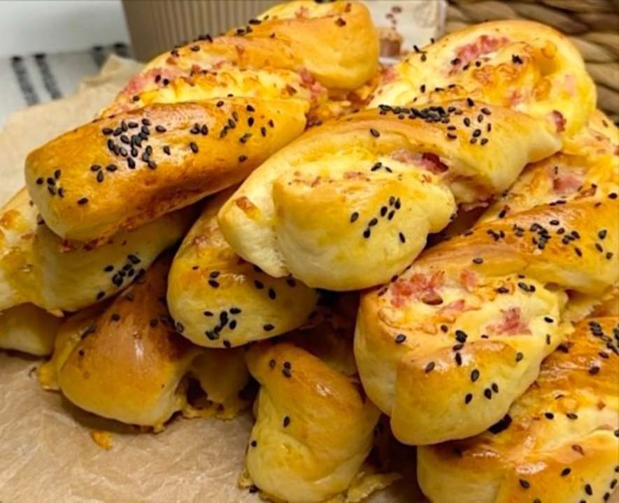 Пошаговый рецепт булочек с ветчиной и сыром / Фото: instagram/iriska_dimitrova Пошаговый рецепт булочек с ветчиной и сыром / Фото: instagram/iriska_dimitrova