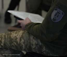 В Одессе водитель на капоте протащил двух военнослужащих/Фото: Одесский ТЦК и СП В Одессе водитель на капоте протащил двух военнослужащих/Фото: Одесский ТЦК и СП