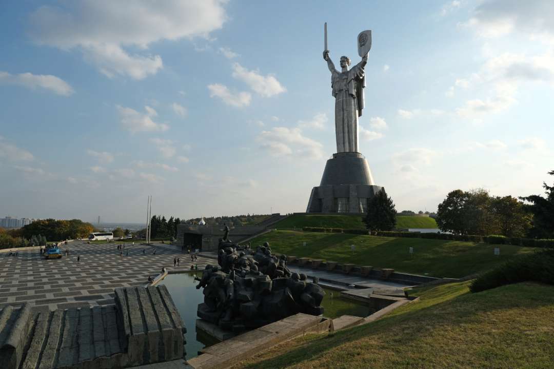 Родина мать