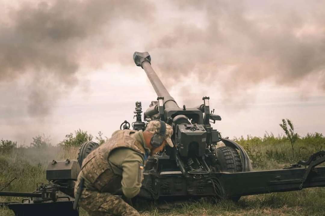 Іноземні добровольці влучним пострілом знищили техніку окупантів: ефектне відео
