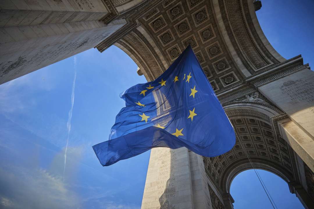 ЄС досяг консенсусу щодо кандидатського статусу України/Фото: Getty Images Прапор