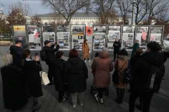 На Контрактовой площади в Киеве открыли уличную фотовыставку о разрушенных оккупантами городах/Фото: МКИП На Контрактовой площади в Киеве открыли уличную фотовыставку о разрушенных оккупантами городах