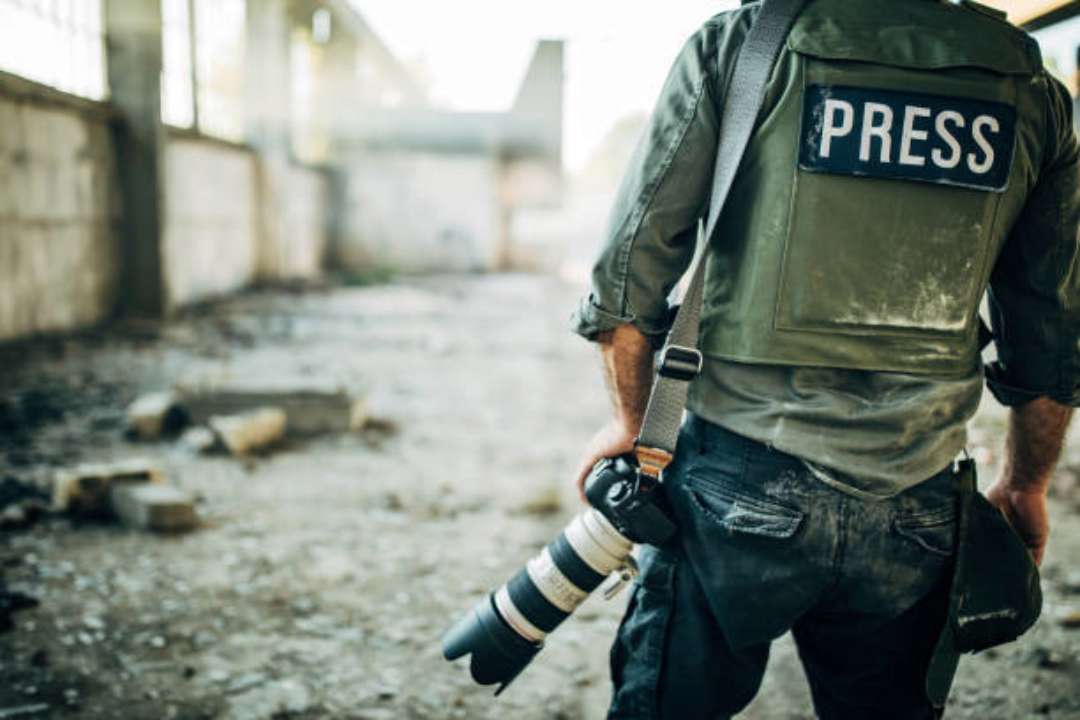 Фото з pexels.com росія застосовує насильство проти журналістів, щоб зачистити інформаційний простір на ТОТ