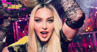 Мадонна відповіла на критику жартами/Фото: Madonna/Тwitter "Яка я мила тепер": Мадонна у відповідь на критику показала фото після операцій