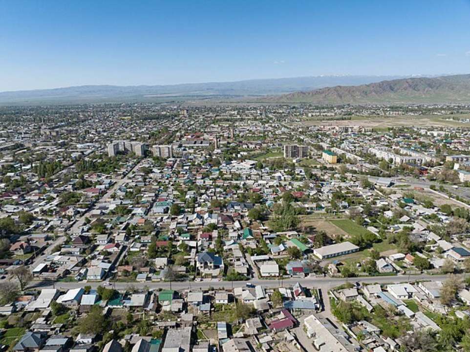 Російські військові селяться в багатоповерхівки, в яких живуть місцеві жителі