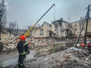 В Новогродовке из-под завалов дома удалось достать тело ребенка/Фото: ГСЧС В Новогродовке из-под завалов дома удалось достать тело 8-летней девочки