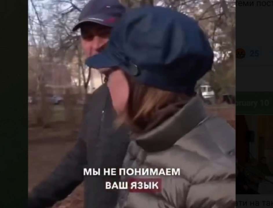Пара з Одеси обурила мережу своєю відповіддю під час опитування про заміну Головнокомандувача ЗСУ ми не понимаем ваш язык