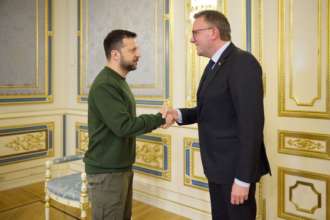 Президент зустрівся з міністром підприємництва Данії/Фото: ОП Розраховуємо на допомогу Данії в пошуку додаткових систем ППО для Миколаївської області – Зеленський