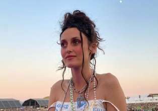 Alina Pash показала середній палець російським діджеям на спільному фестивалі/Фото: Instagarm/Автор: alinapash Alina Pash