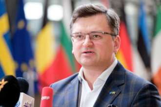 Кулеба заявив, що Україна відкриє можливість постачання бойових літаків/Фото: Thierry Monasse/Getty Images Міністр закордонних справ України Дмитро Кулеба