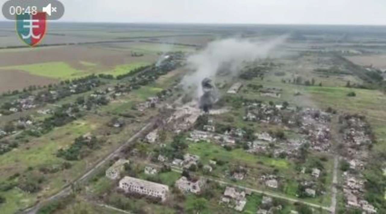 Зачистка селища дійсно тривала довго, а ворог намагався відбити населений пункт кількома атаками