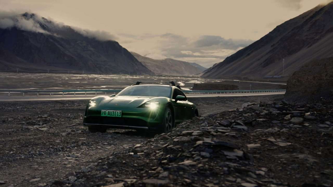 Porsche у Тибеті встановила незвичний рекорд для електромобілів/Фото: Porsche Porsche Taycan Cross Turismo